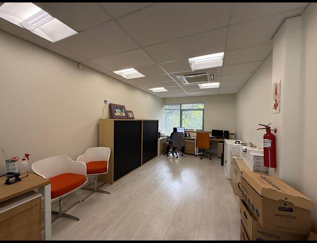 415M² OFFICE TO LET IN NEWLANDS